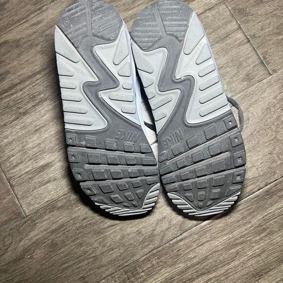 Nike Grey and Black Trainers - Picture 4 of 7